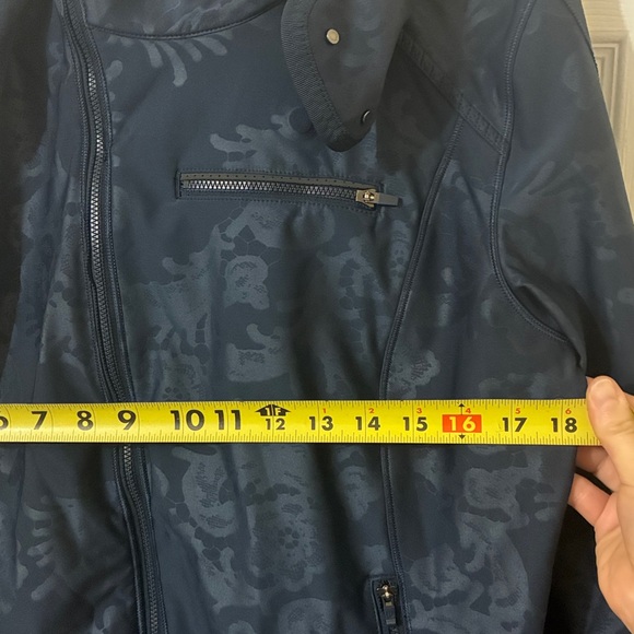 Women's LULULEMON KEEP IT UP JACKET LACEOFLAGE EMBOSSED INKWELL ACTIVE 12 HOODIE - Picture 14 of 17